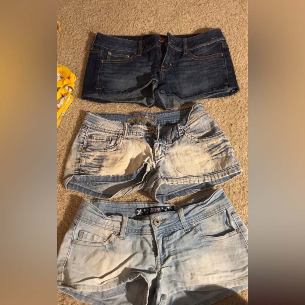 Multiple Jean shorts, too are size 2 others are size 3